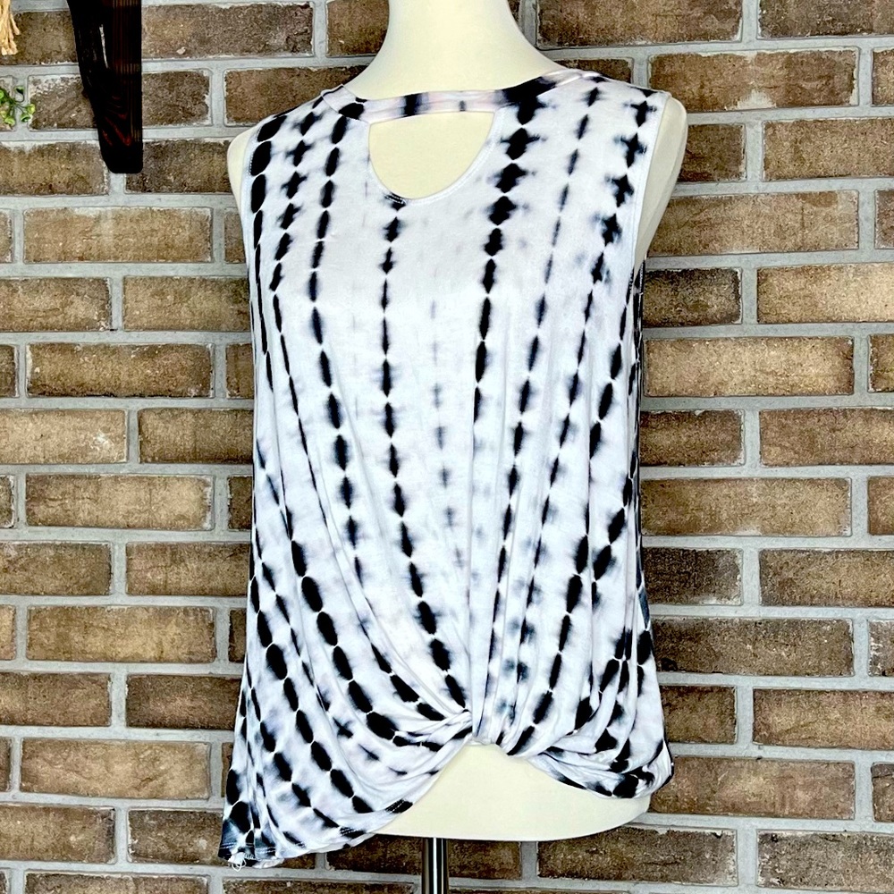 White Birch Size Large Twist Bottom Choker Tank Top
